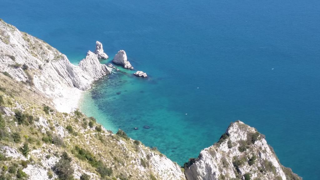 A Due Passi Dal Mare B&B Numana Exterior foto