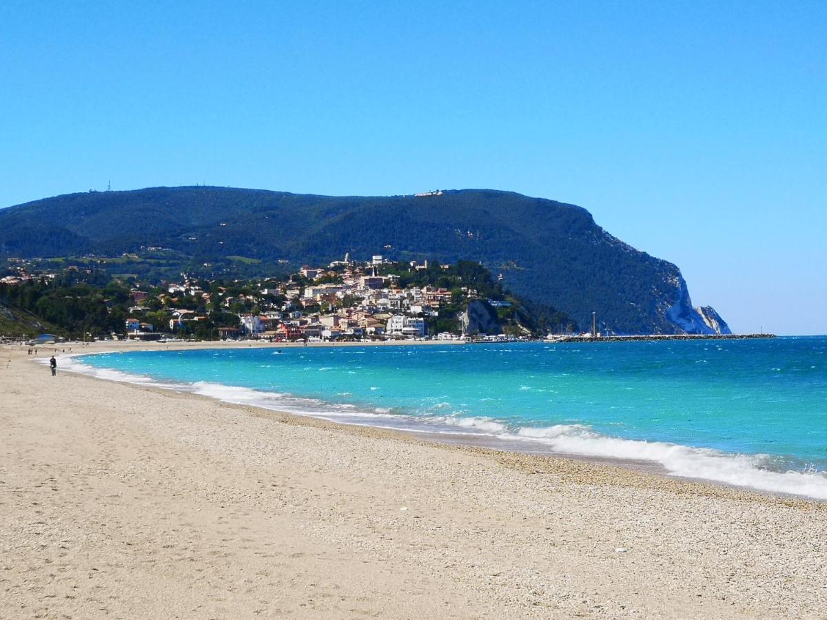 A Due Passi Dal Mare B&B Numana Exterior foto