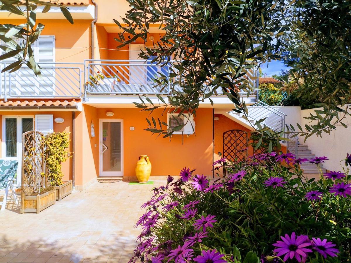A Due Passi Dal Mare B&B Numana Exterior foto