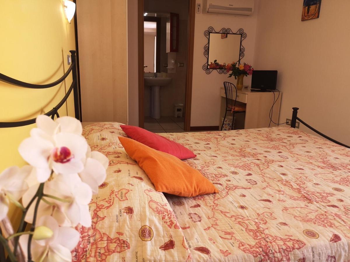 A Due Passi Dal Mare B&B Numana Exterior foto