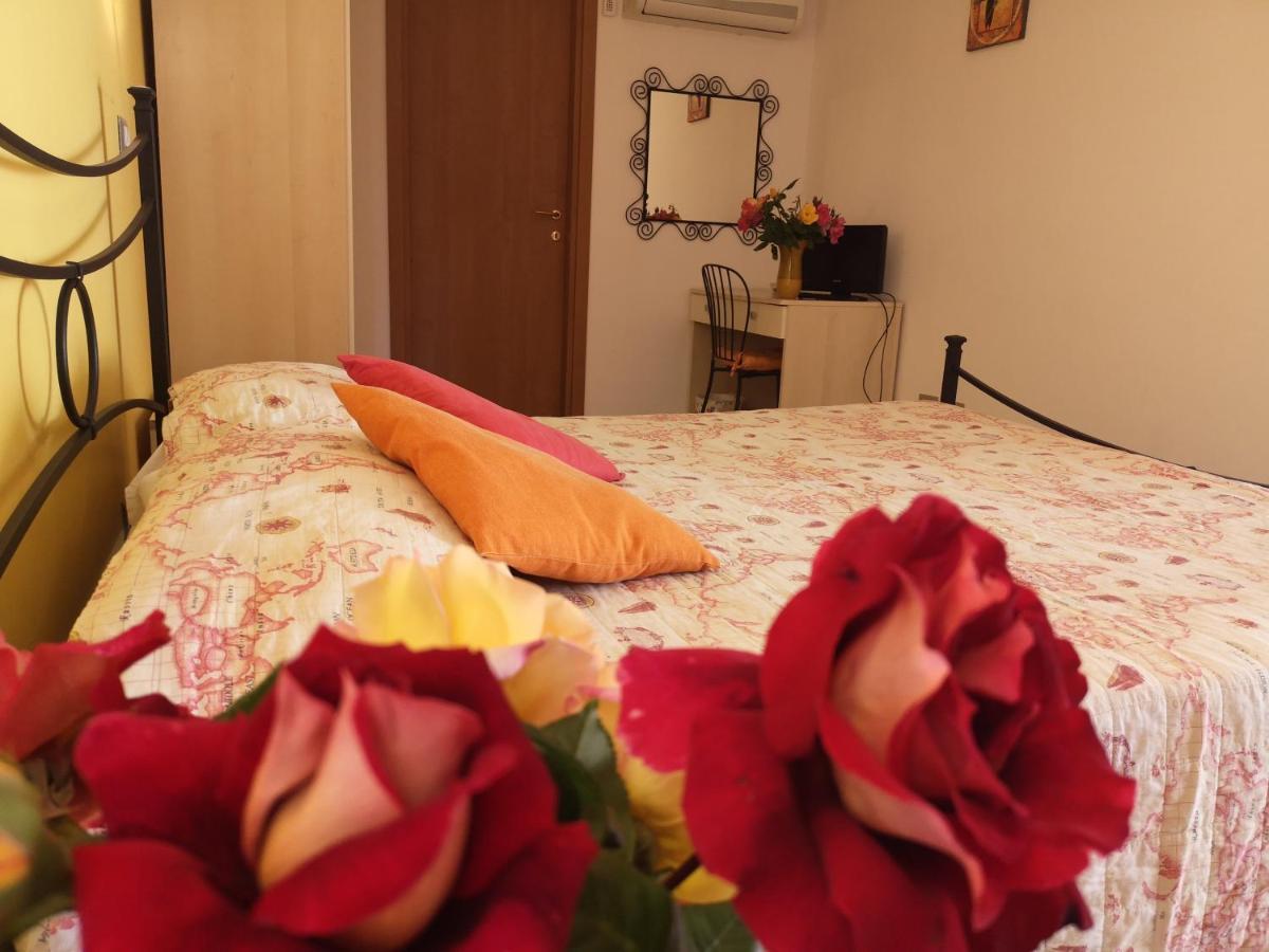 A Due Passi Dal Mare B&B Numana Exterior foto