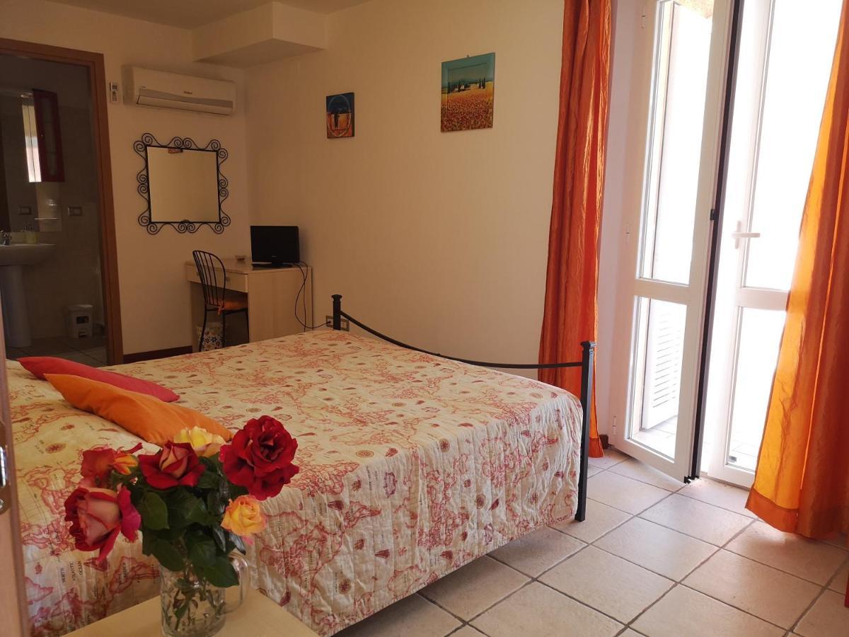A Due Passi Dal Mare B&B Numana Exterior foto